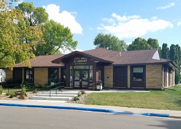 Picture of Lake Crystal City Hall and Library building.
